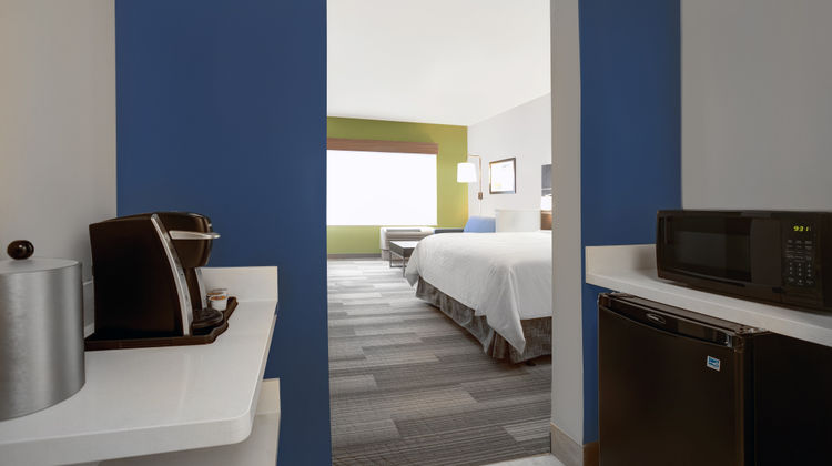 Holiday Inn Express Milwaukee Downtown Room