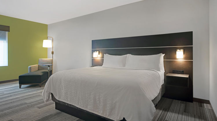 Holiday Inn Express Milwaukee Downtown Room