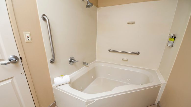 <b>Holiday Inn Express West Bloomington Suite</b>. Images powered by <a href="https://www.leonardoworldwide.com/" title="Leonardo Worldwide" target="_blank">Leonardo</a>.