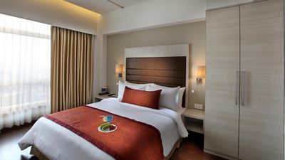 Mahagun Sarovar Portico
