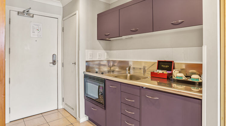 Parkside Hotel & Apartments Room