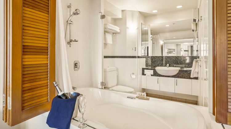 Parkside Hotel & Apartments Room