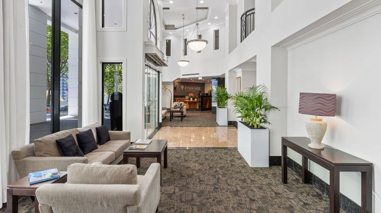 Parkside Hotel & Apartments Lobby