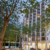 Parkside Hotel & Apartments