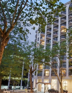 Parkside Hotel & Apartments