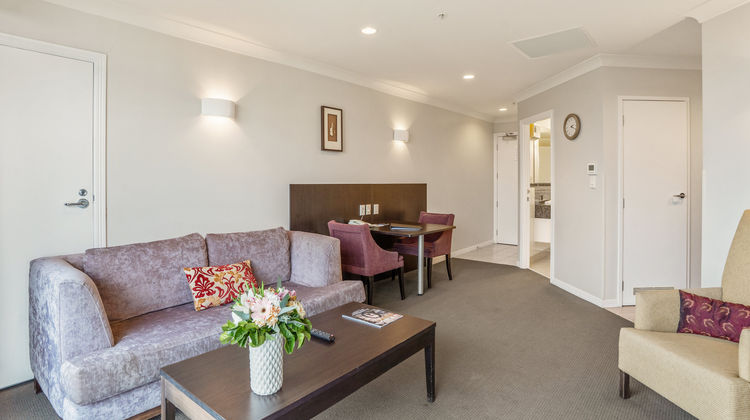 Parkside Hotel & Apartments Suite
