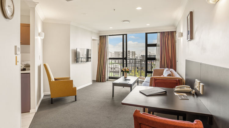 Parkside Hotel & Apartments Suite