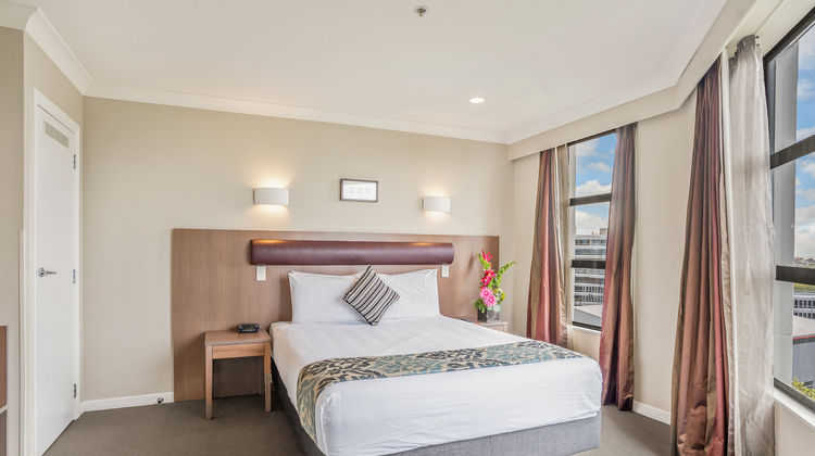 Parkside Hotel & Apartments Suite