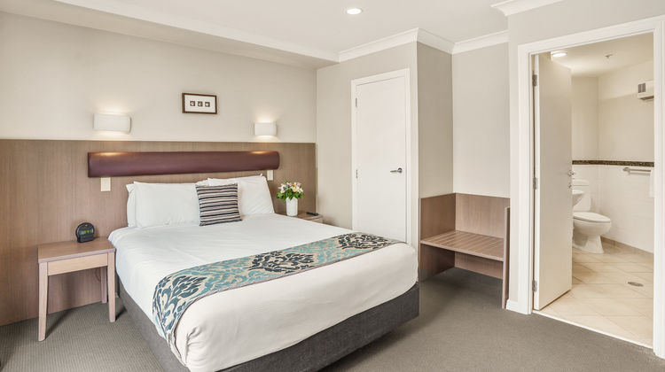 Parkside Hotel & Apartments Suite