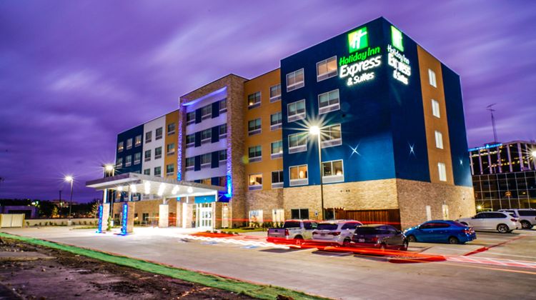 Holiday Inn Express & Stes Market Center Exterior