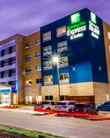 Holiday Inn Express & Stes Market Center