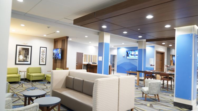 Holiday Inn Express & Stes Market Center Lobby