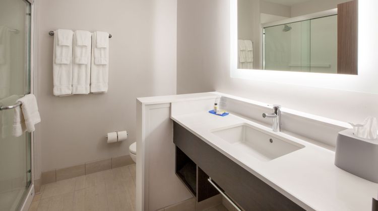 Holiday Inn Express & Suites Bardstown Room