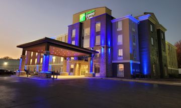 Holiday Inn Express Hotel & Suites