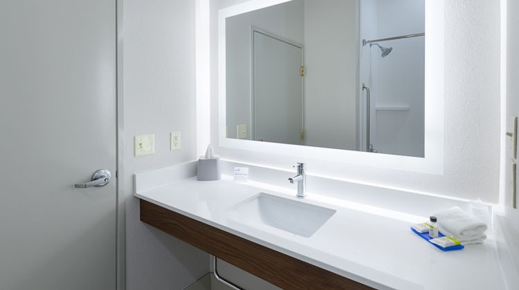 Holiday Inn Express Hotel & Suites Room