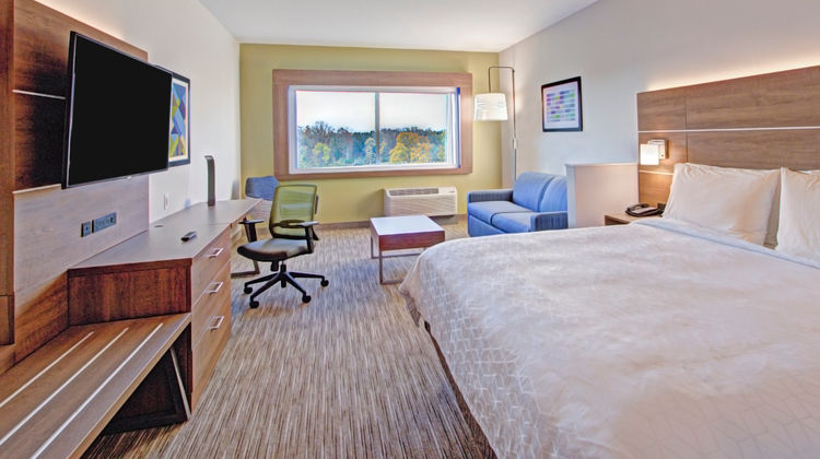 Holiday Inn Express & Stes Southwest Suite