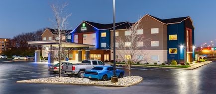 Holiday Inn Express & Stes Cincinnati N Exterior