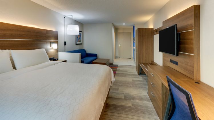 Holiday Inn Express & Stes Cincinnati N Suite