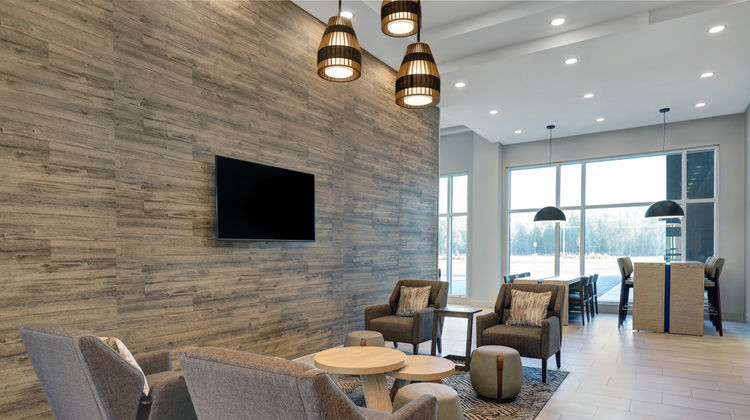 Candlewood Suites Kingston West Lobby