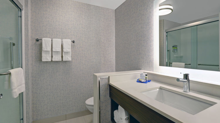 Holiday Inn Express Kingston West Room