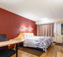 Red Roof Inn Utica Room