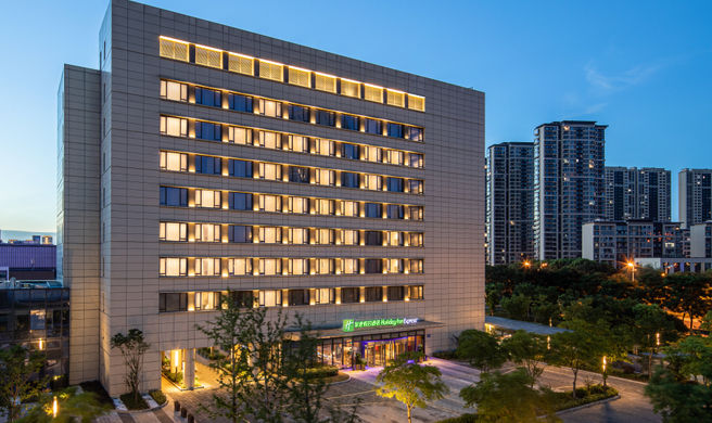 Holiday Inn Express Taihu New City Exterior