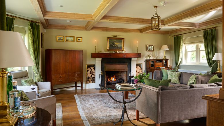 <b>Sheen Falls Lodge Room</b>. Images powered by <a href="https://www.leonardoworldwide.com/" title="Leonardo Worldwide" target="_blank">Leonardo</a>.