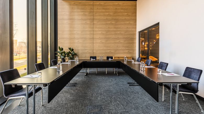 <b>Crowne Plaza Warsaw - The HUB Meeting</b>. Images powered by <a href="https://www.leonardoworldwide.com/" title="Leonardo Worldwide" target="_blank">Leonardo</a>.