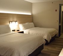 Holiday Inn Express Hotel & Suites Room