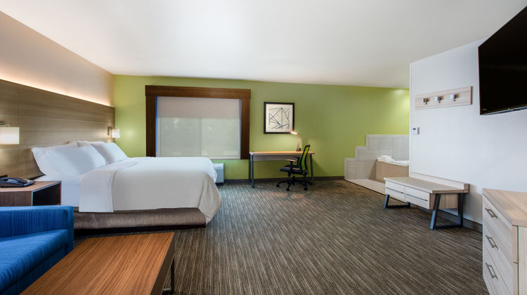Holiday Inn Express Lewisburg Suite