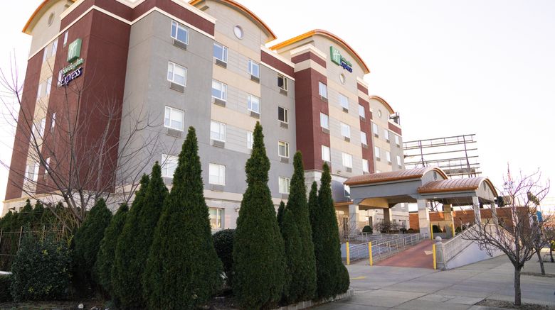 <b>Holiday Inn Express Maspeth Exterior</b>. Images powered by <a href="https://www.leonardoworldwide.com/" title="Leonardo Worldwide" target="_blank">Leonardo</a>.
