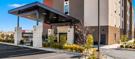 Holiday Inn Express & Suites Catoosa Exterior