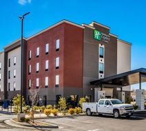 Holiday Inn Express & Suites Catoosa Exterior