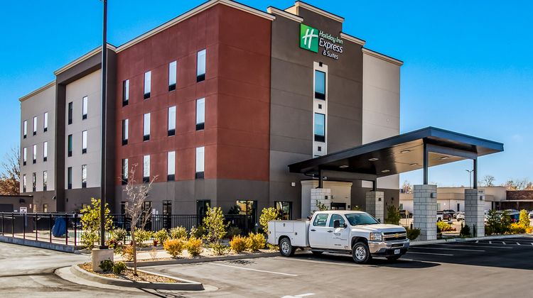 Holiday Inn Express & Suites Catoosa Exterior