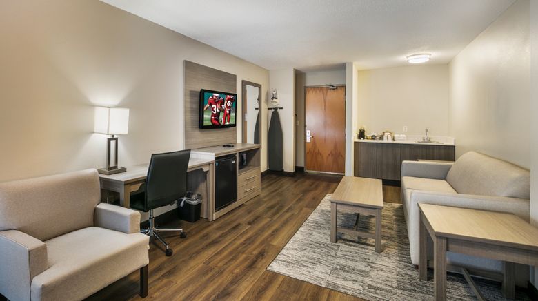 <b>Red Roof PLUS+ Boston - Logan Suite</b>. Images powered by <a href="https://www.leonardoworldwide.com/" title="Leonardo Worldwide" target="_blank">Leonardo</a>.