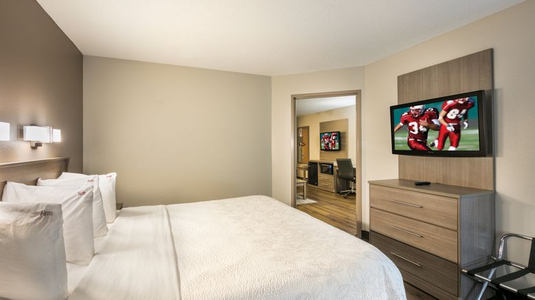 <b>Red Roof PLUS+ Boston - Logan Suite</b>. Images powered by <a href="https://www.leonardoworldwide.com/" title="Leonardo Worldwide" target="_blank">Leonardo</a>.