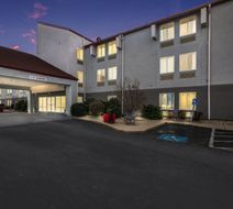 Red Roof PLUS+ Boston - Logan Exterior