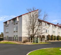 Red Roof PLUS+ Boston - Logan Exterior
