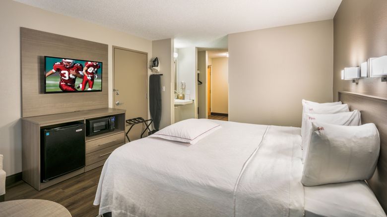 <b>Red Roof PLUS+ Boston - Logan Room</b>. Images powered by <a href="https://www.leonardoworldwide.com/" title="Leonardo Worldwide" target="_blank">Leonardo</a>.