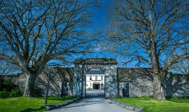 Castle Arch Hotel Exterior