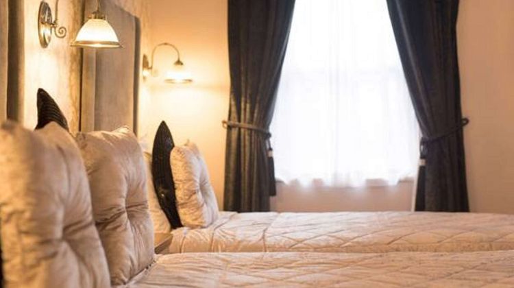 Castle Arch Hotel Room