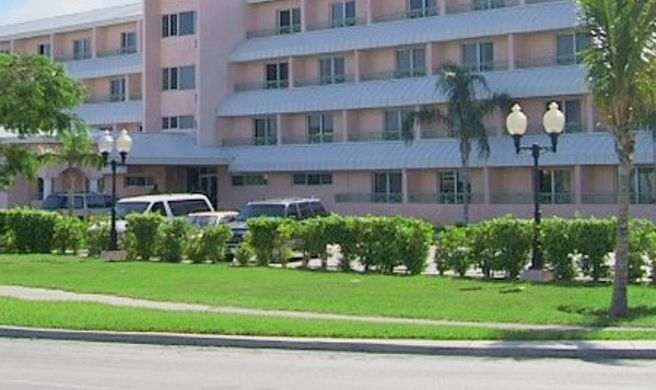 Castaways Resort & Suites Exterior