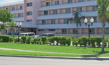 Castaways Resort & Suites