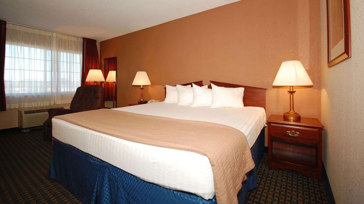 Magnuson Hotel Red Baron Room