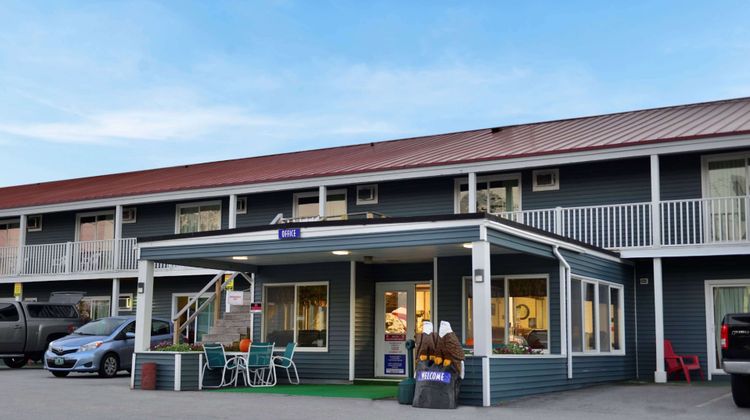Colonial Inn Ellsworth Exterior