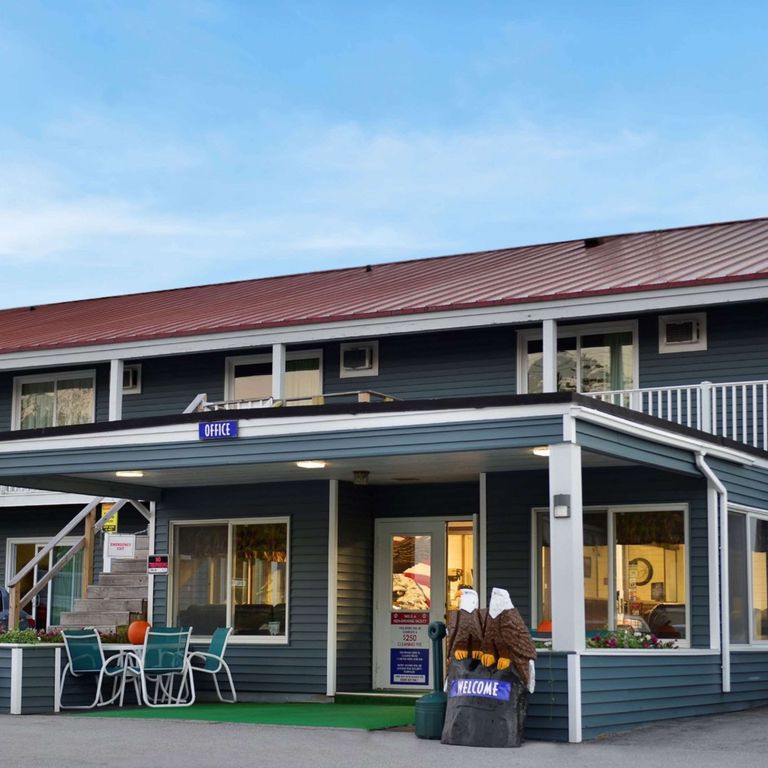 Colonial Inn Ellsworth