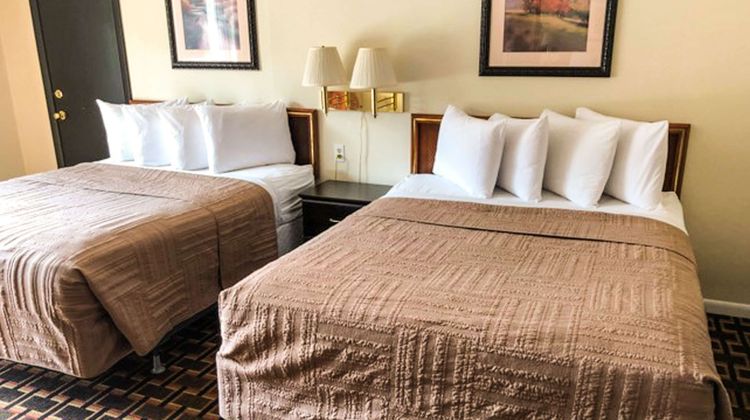 Colonial Inn Ellsworth Room