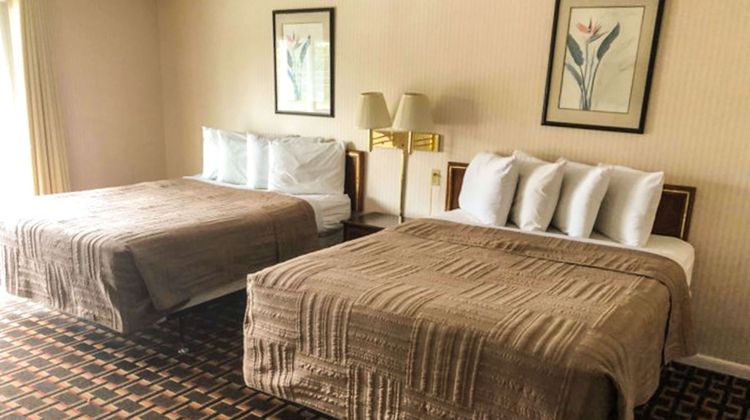 Colonial Inn Ellsworth Room