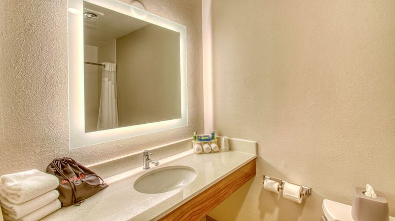 <b>Holiday Inn Express & Suites Room</b>. Images powered by <a href="https://www.leonardoworldwide.com/" title="Leonardo Worldwide" target="_blank">Leonardo</a>.