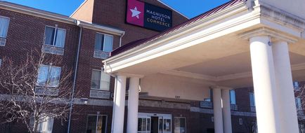 Magnuson Hotel Commerce Exterior